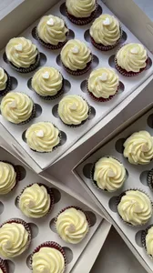 Docena de cupcakes personalizados con flores