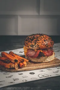 Bacon Cheese Burger con papas