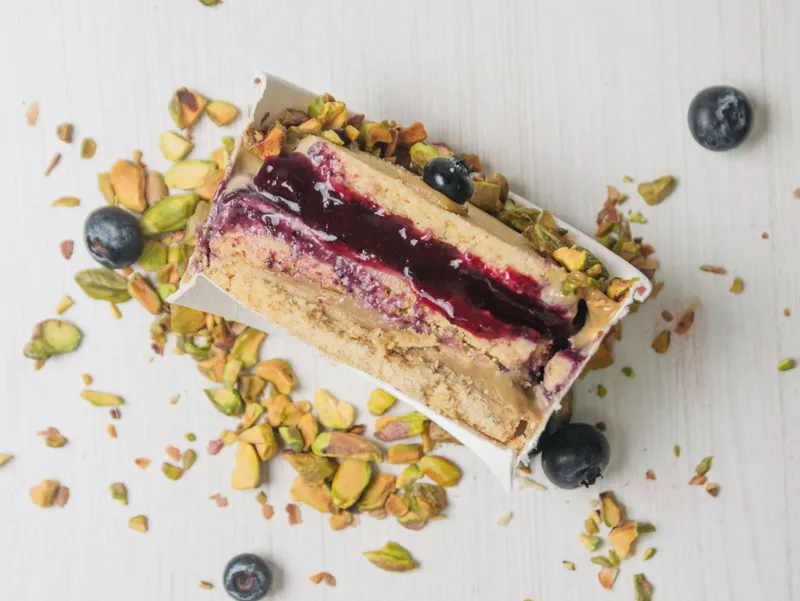 Alfajor de Pistacho y Frutos Rojos