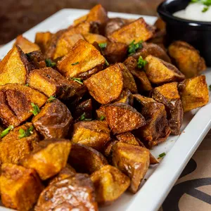 Patatas bravas alioli