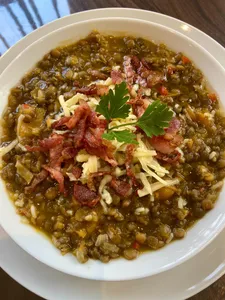 Lentejas con chorizo + entrada y postre.