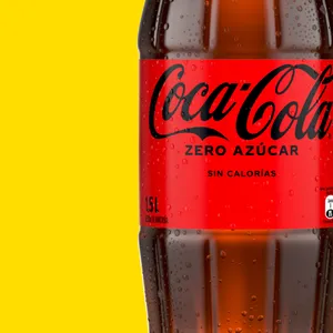 Disfruta el sabor de tu bebida Coca-Cola