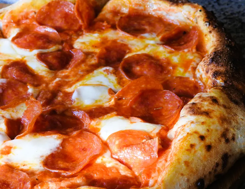 Pizza salami diavolo