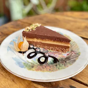 Trozo Torta Snickers APLV, Sin Soya, Sin Gluten, Sin azúcar, Vegana