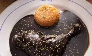 Pierna y Muslo con Mole