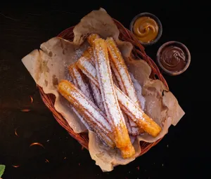 Churros con Salsa