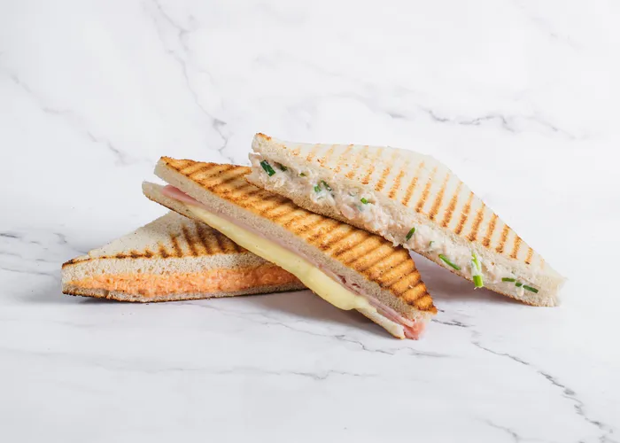 Sandwich y empanadas