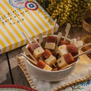 Brocheta dulce de membrillo y queso emmental