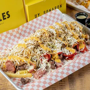 Salchipapa 4 Carnes+(Gratis)Picada bollo