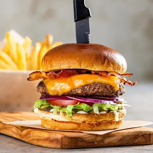 Classic Bacon Burger + papas fritas