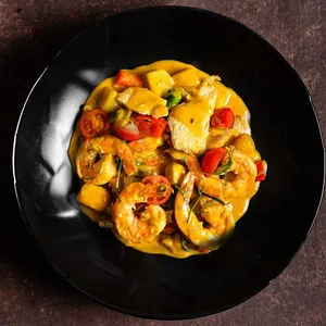 Curry Amarillo Camarón Pollo
