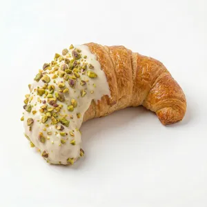 Medialuna punta de chocolate blanco y pistachos molidos