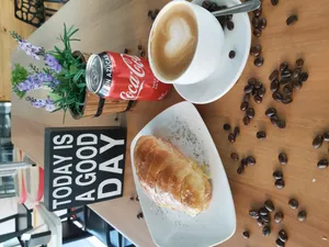 Croissant jamón queso