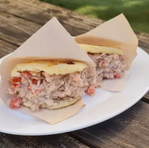 Porción Arepas de atún