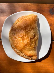 Empanada hojaldrada pollo espinaca queso