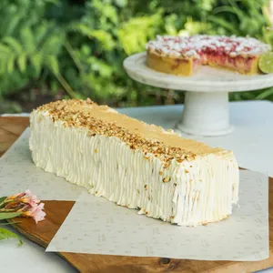 Torta Merengue Almendras con Frambuesas