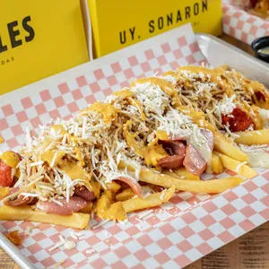 Salchipapa Chorizo y Butifarra