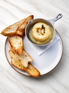 Camembert rôti au miel et romarin