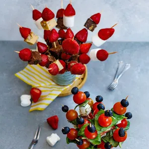Pack Brochetas de brownie, frutilla, marshmallow+Brochetas Mediterráneas