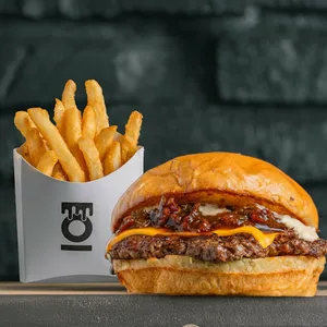 Bacon Jam Burger + Papas