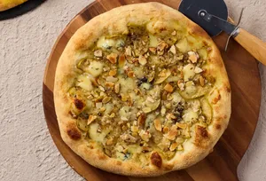 Pizza mediana trufa y tres quesos