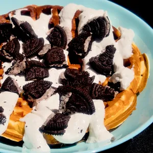 Waffle crema y galletas