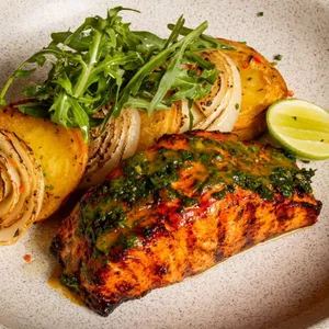 SALMÓN AL KAMADO