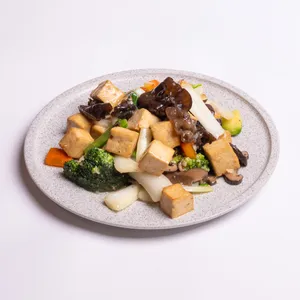 Tofu Frito Con Hongos Y Verduras