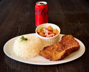 Milanesa con arroz y mini ensalada