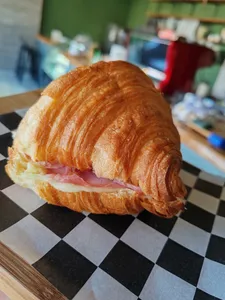 Croissant Jamon Queso