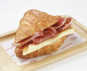 Croissant Jamón serrano y Queso