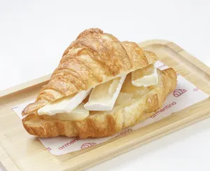 Croissant de Queso Brie y pera