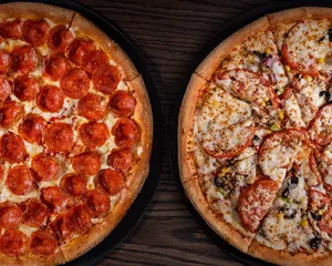 Elige Double Pepperoni o Full Veggie XL y llévate gratis una pizza mediana