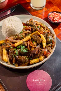 El saltado criollo de antaño de higado de ternero