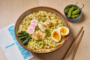 Sopa Coco Ramen – Pollo, Huevo y Verduras en Caldo de Coco