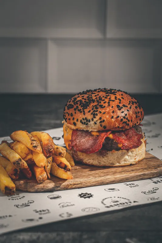 Bacon Cheese Burger con papas Bacon Cheese Burger con papas