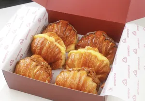 Box Medialunas dulces rellenas x 12