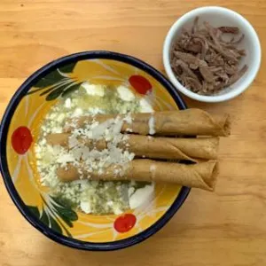 FLAUTAS AHOGADAS CARNE DE RES