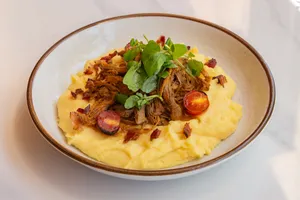 Carne Mechada con puré rústico