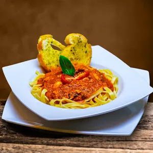 Fetuccini bolognesa Fetuccini bolognesa