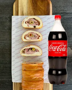 Combo Pan de jamon tradicional + Cocacola 1.5L