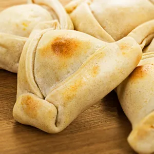 Empanadas de Cóctel Mechada Queso.
