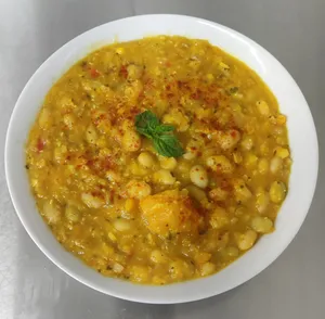 Porotos con mazamorra + entrada y postre.