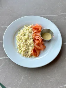 Ensalada de salmón ahumado y cous cous