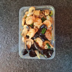 Camarón con alga y champiñon