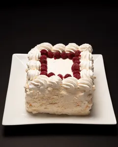 Torta merengue frambuesa y manjar