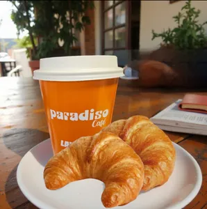 alt="2 medialunas + café variedad Paradiso — desayuno Artesanal"