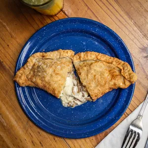 Empanada Mechada Queso