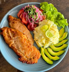 Reineta  o Pollo  con ensalada surtida o arroz