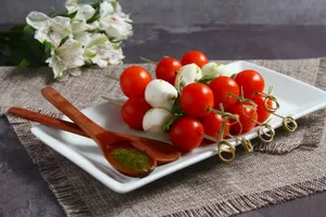 Brochetas Capresse (12 unidades)